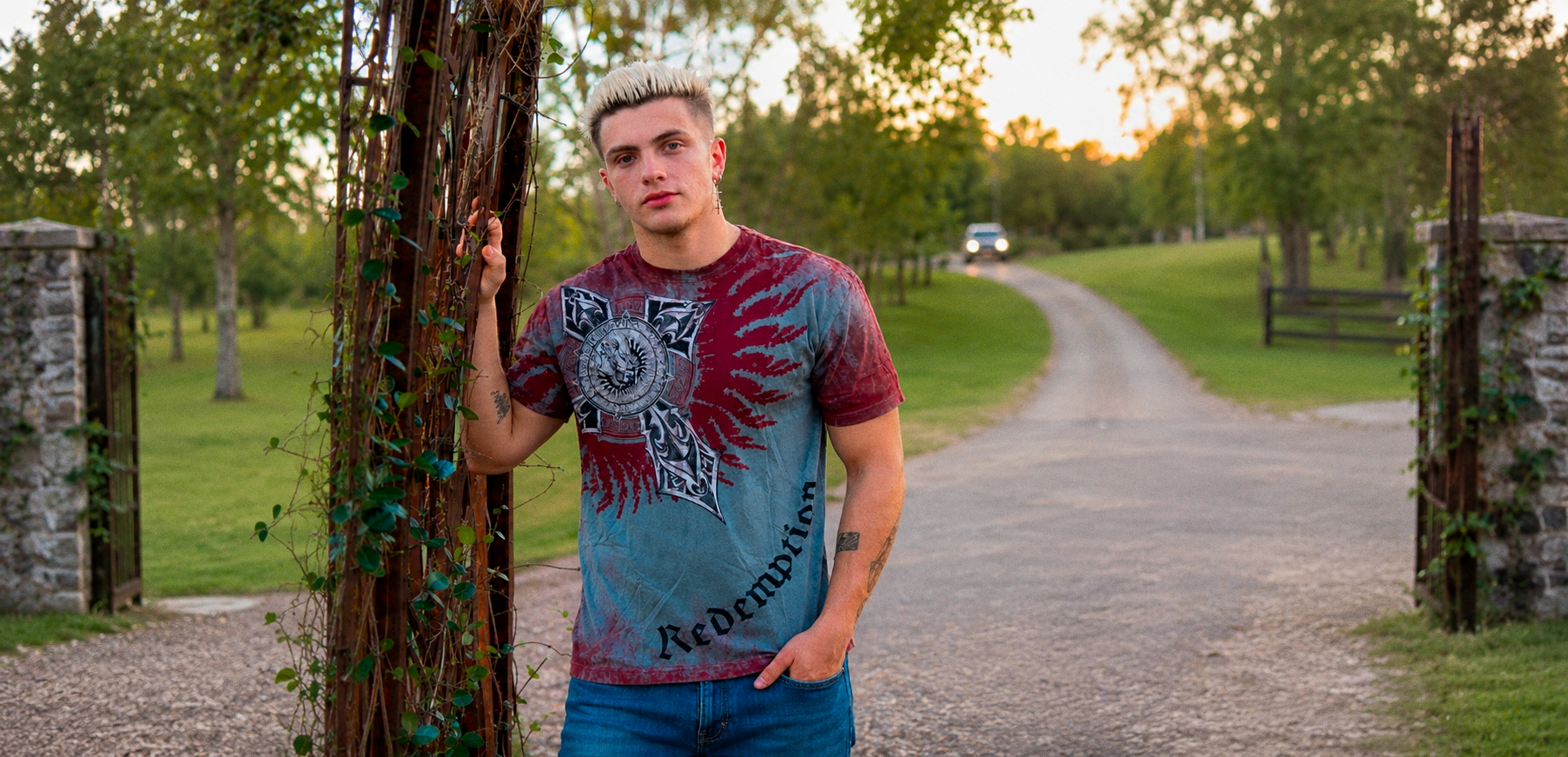 Promise tee - country gate at sunset